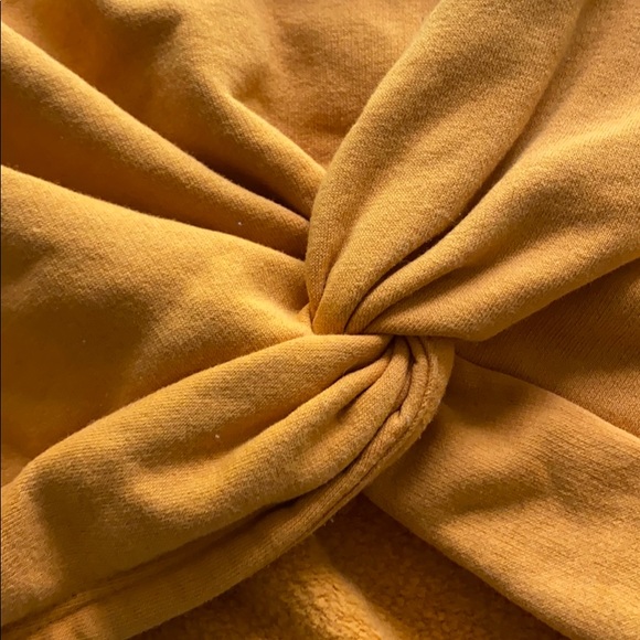 Cropped sweater - Picture 2 of 3